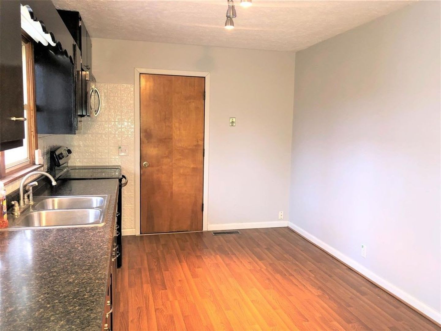 3 bedroom 1 bath – photo 4