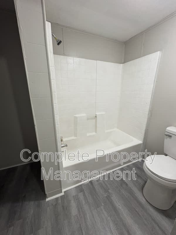 6112 Blocton Avenue – photo 5