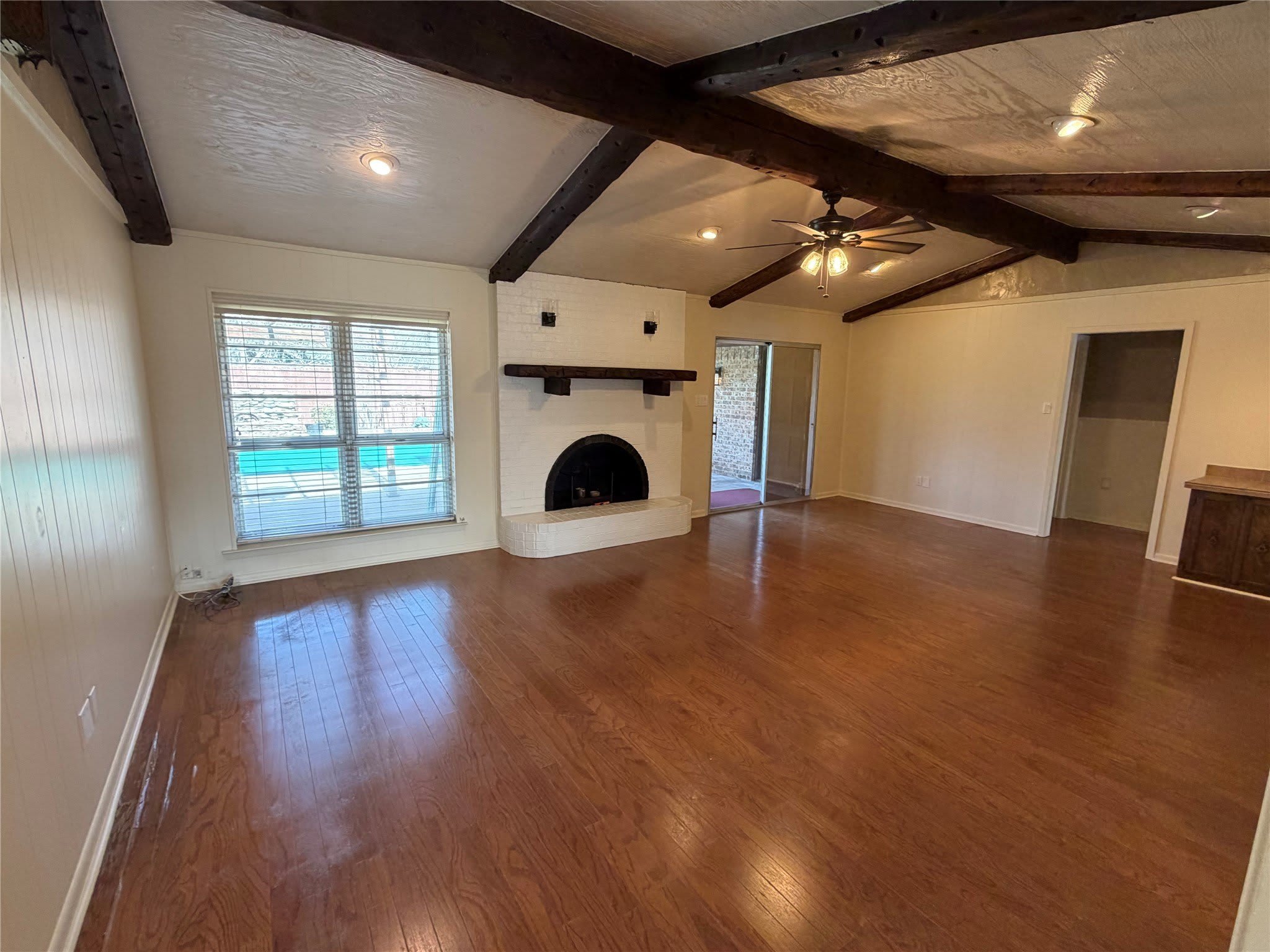 821 E Highway 199 – photo 4