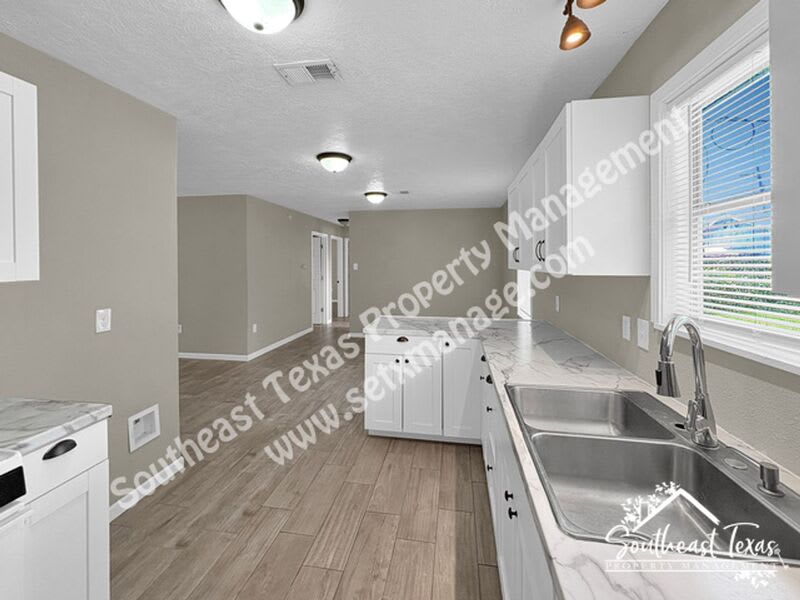 620 Smelker St. – photo 4