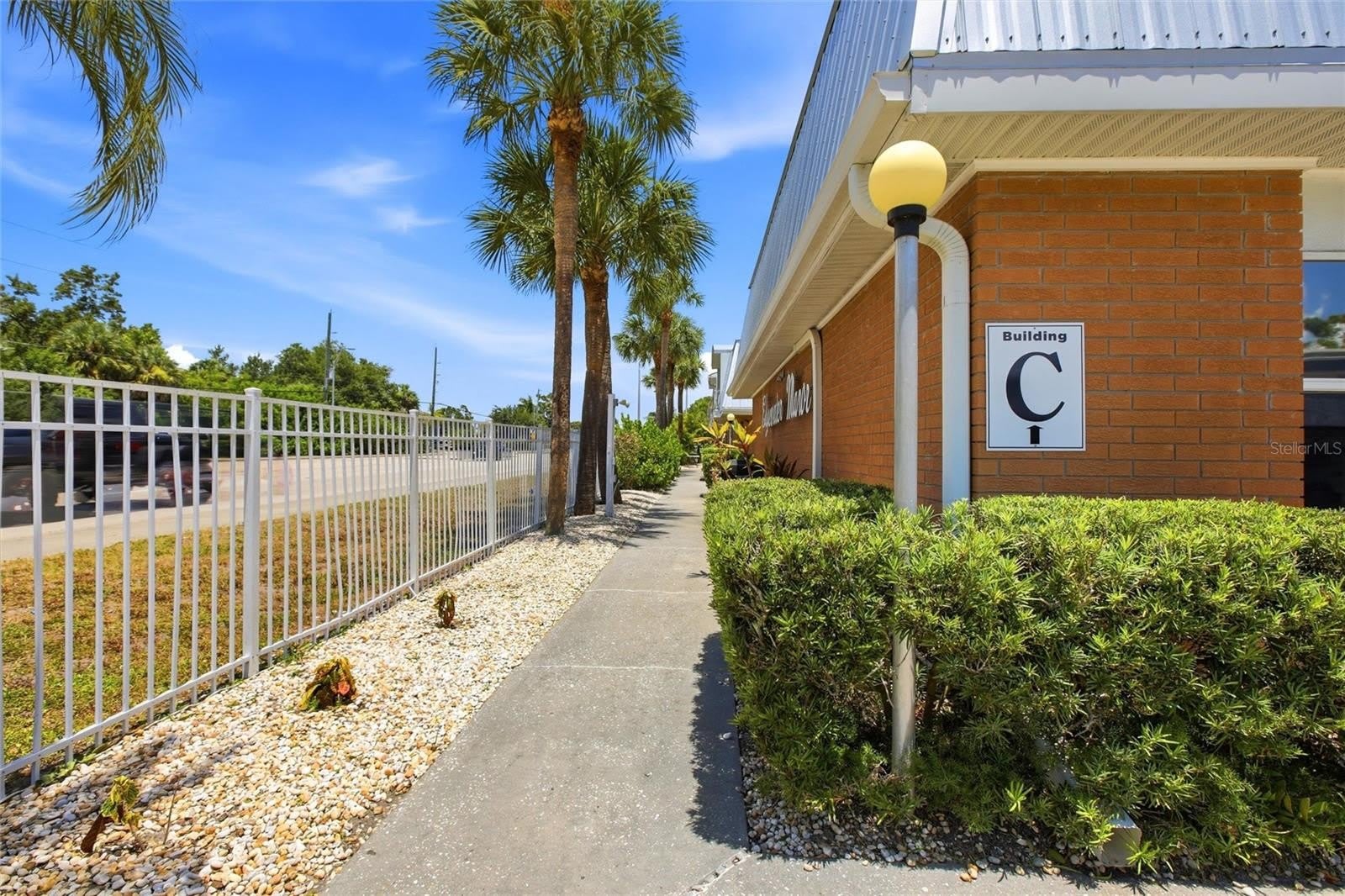 22333 EDGEWATER Drive – photo 3