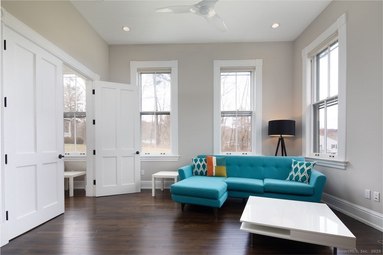 33 Sharon Road – photo 3