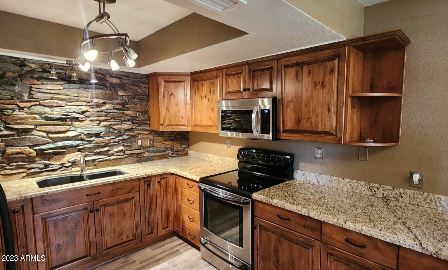 9100 E WINCHCOMB Drive – photo 4