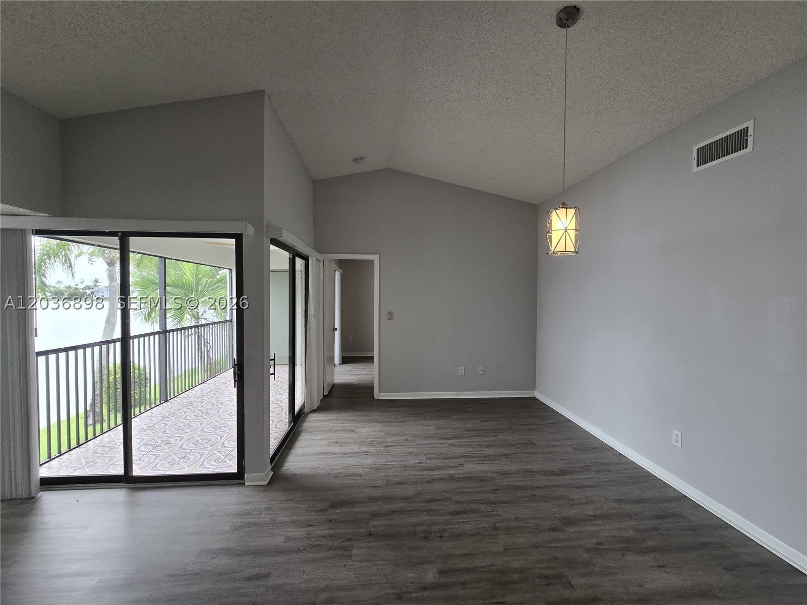 1024 S Independence Dr – photo 3