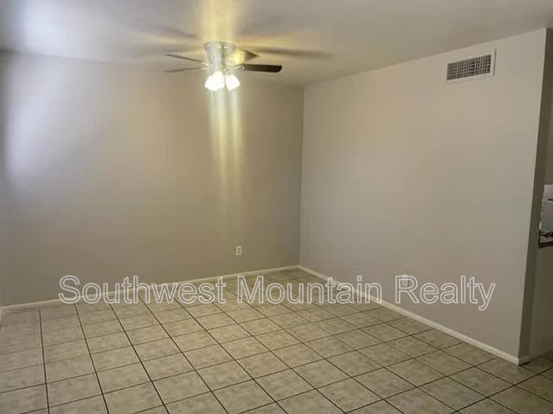133 E Ingram St – photo 5