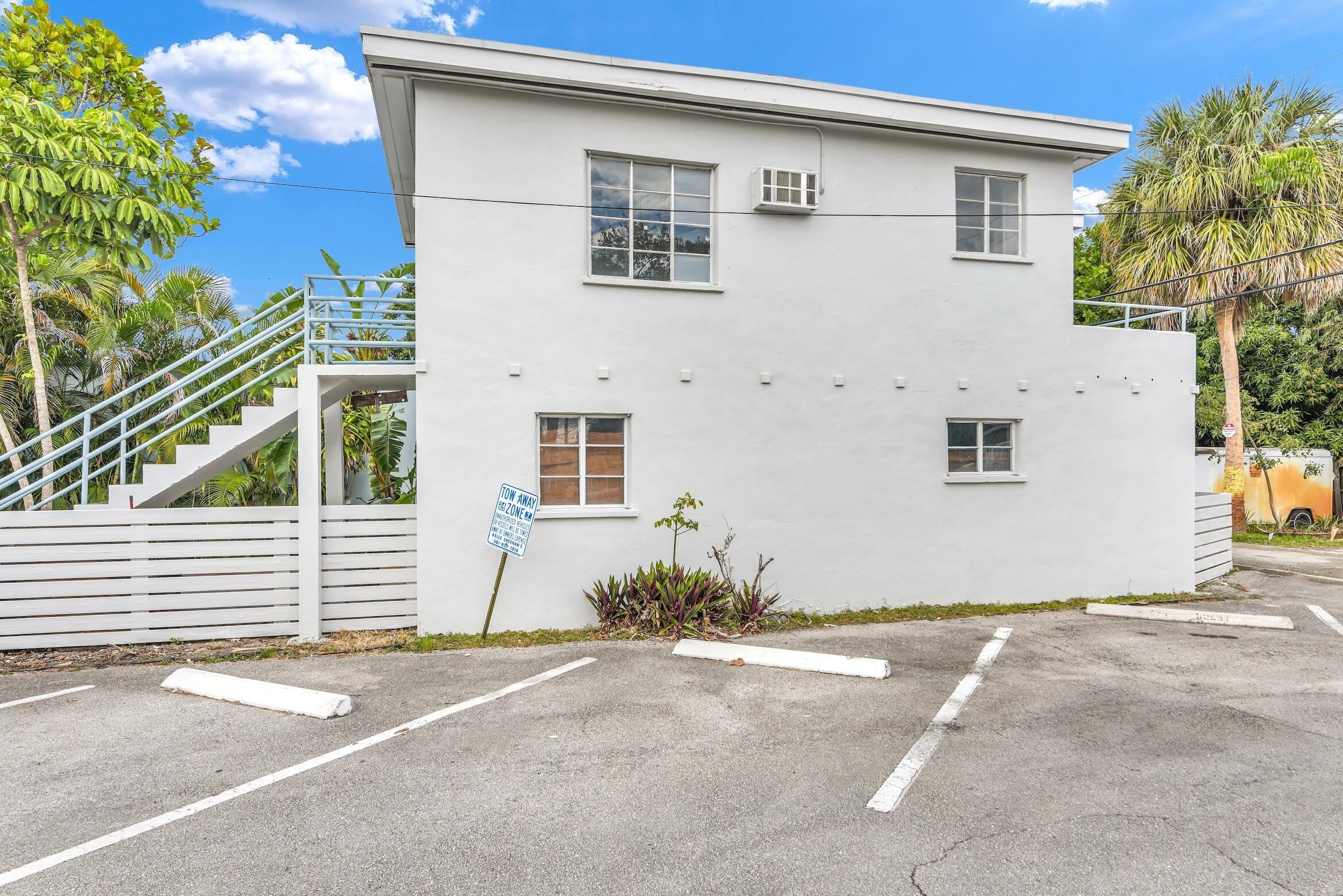 820 N Dixie Highway – photo 2