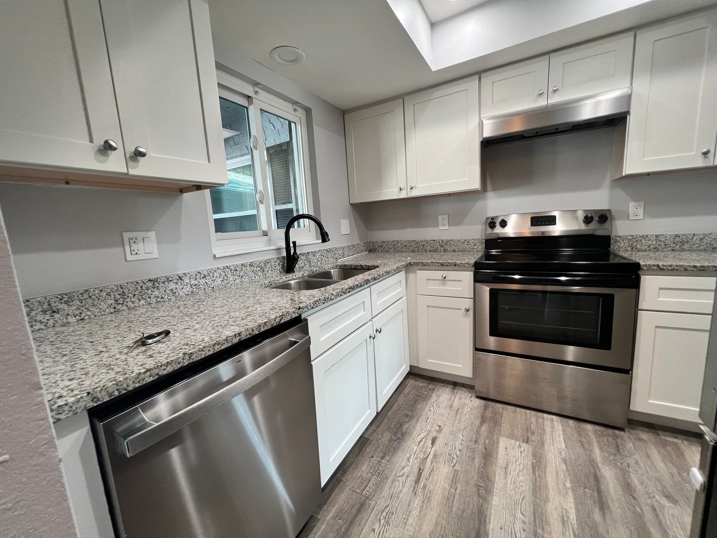 Convenience in Largo/Clearwater 2/1 Triplex Apt – photo 4