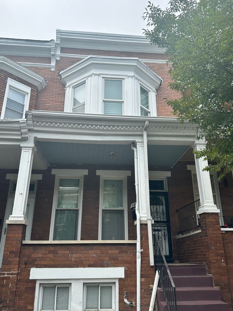 Spacious Home! Finished Basement! W/D! Available Now! – photo 1