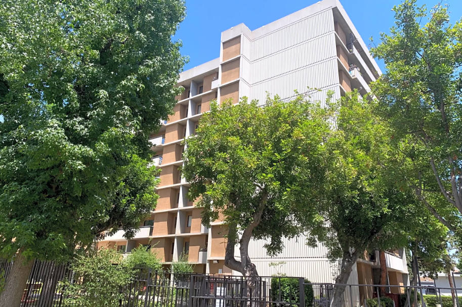 440 North Madison Ave. – photo 4