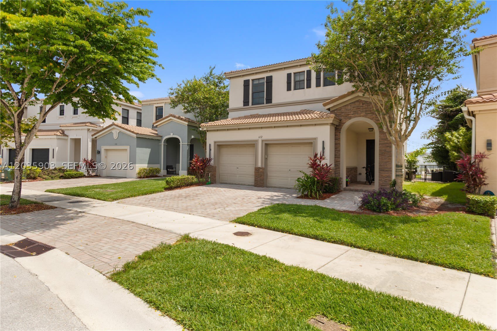 612 NE 193rd St – photo 3