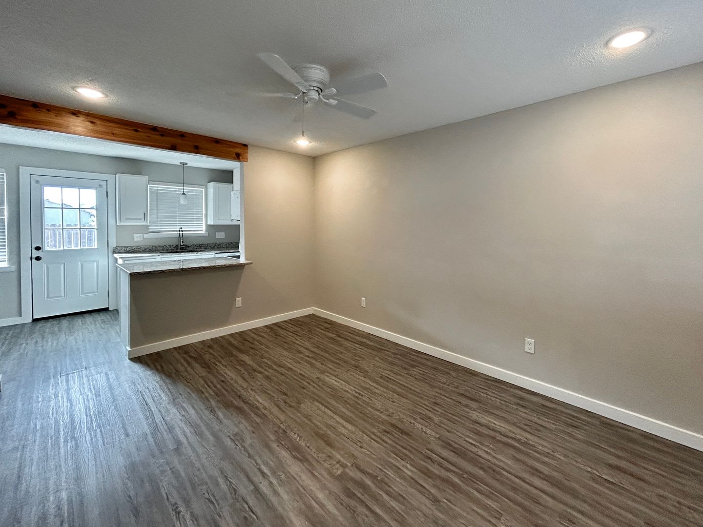 1 Bed Apartment for Rent – Minutes from Downtown Rogers – photo 3