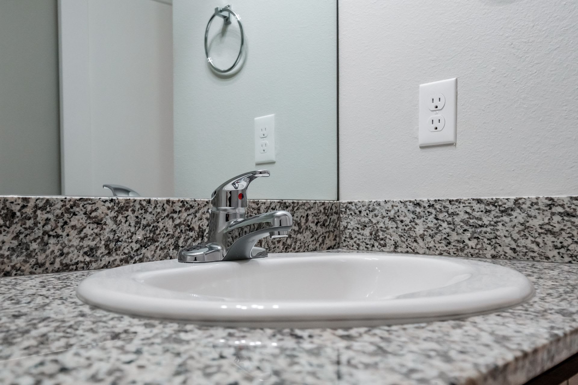 Evergreen Valley Apartments – photo 3
