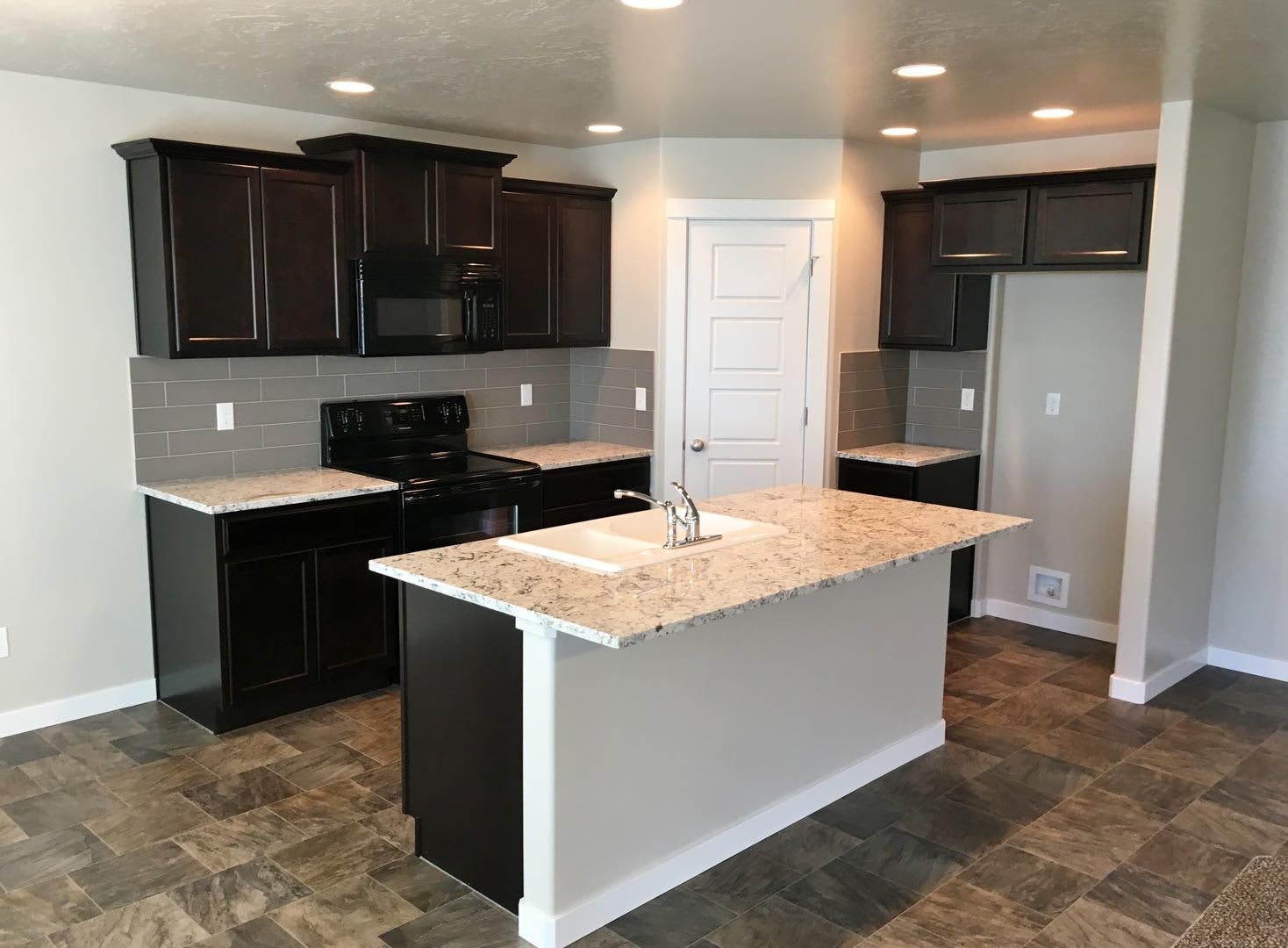 Beautiful Home With 3Bd 2Ba And Bonus Room Located In The Irvine Subdivision Just Off Chinden And Linder – photo 5