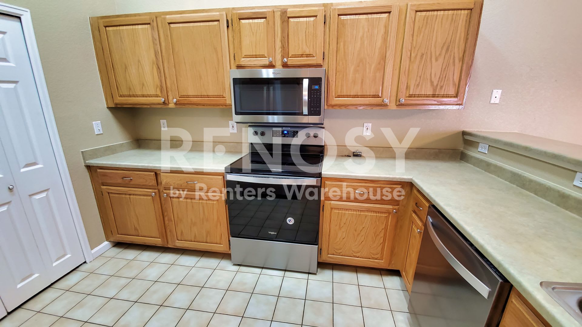 Available August 2026 2 Bedroom Office Penthouse Condo New Paint Carpet Whirlpool Appliances Plus Garage – photo 3