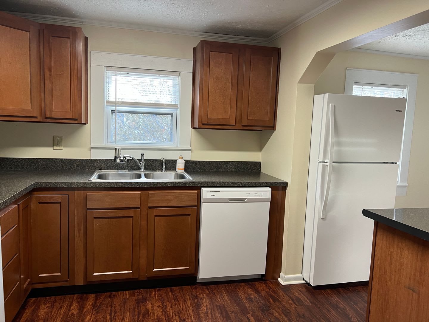 239 E Montrose – photo 4