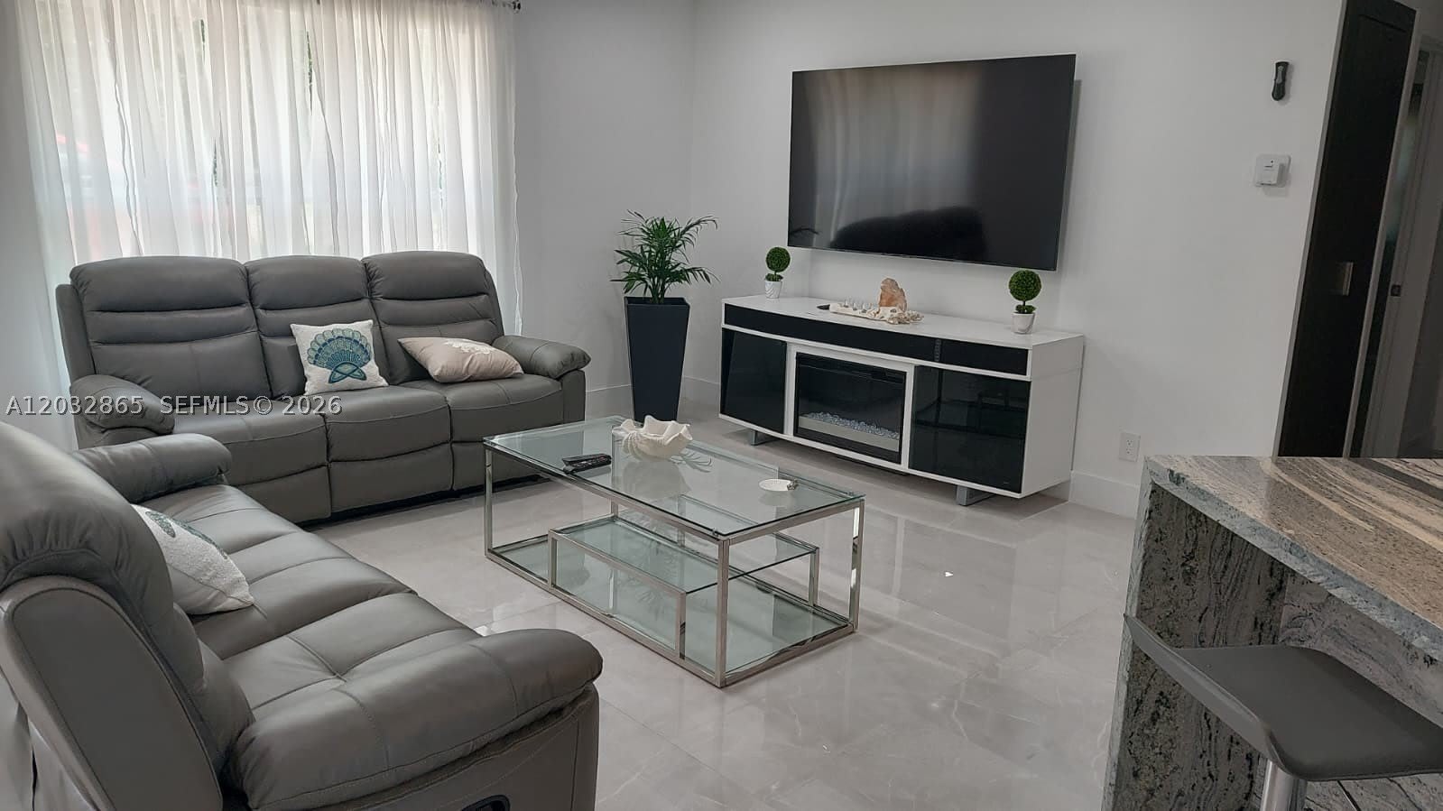 320 SE 15 PL – photo 5