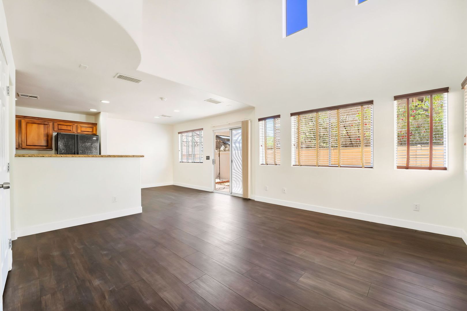 Spacious Two Story With Modern Comforts – photo 3