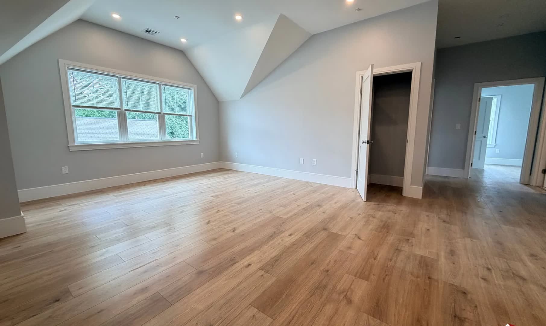 Brand New Construction in Perfect Location! Laundry in Unit, Centralized Heating and A/C! Pro Managed! – photo 4