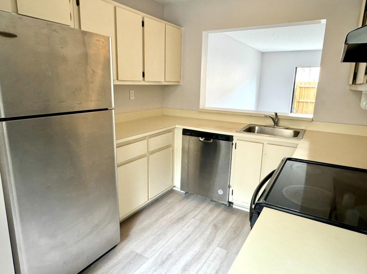 9473 Palm Circle N – photo 3