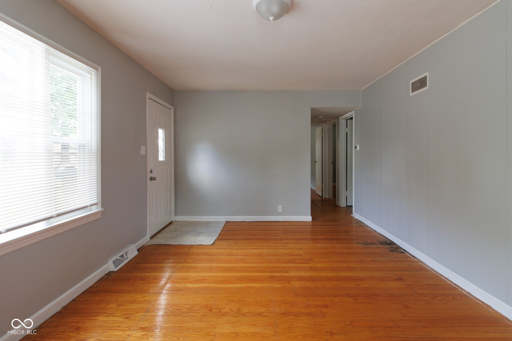 4430 N Longworth Avenue – photo 4