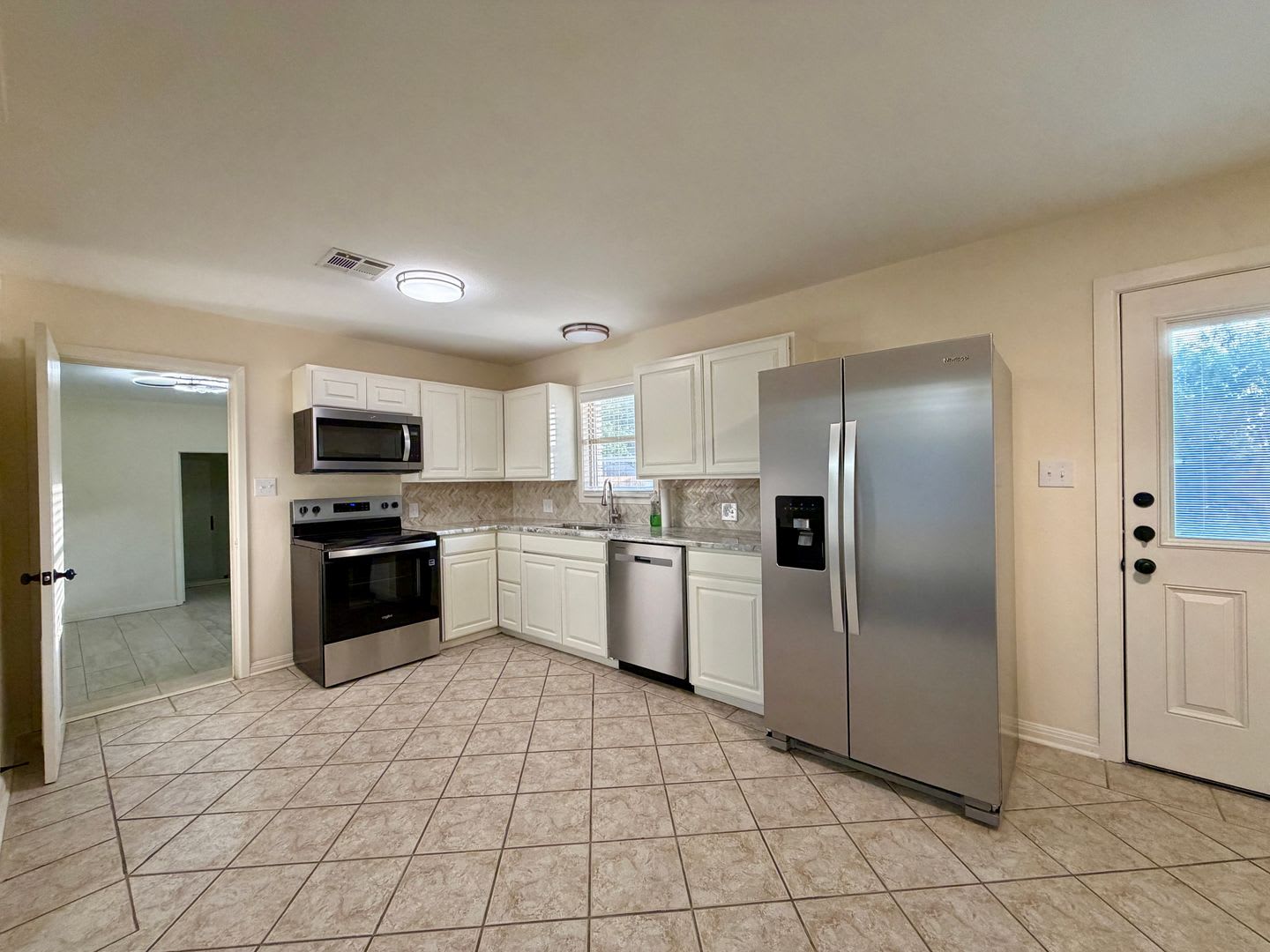 Completely Renovated 3BR / 2BA House – photo 4