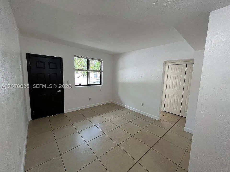 421 SW 6th St – photo 2