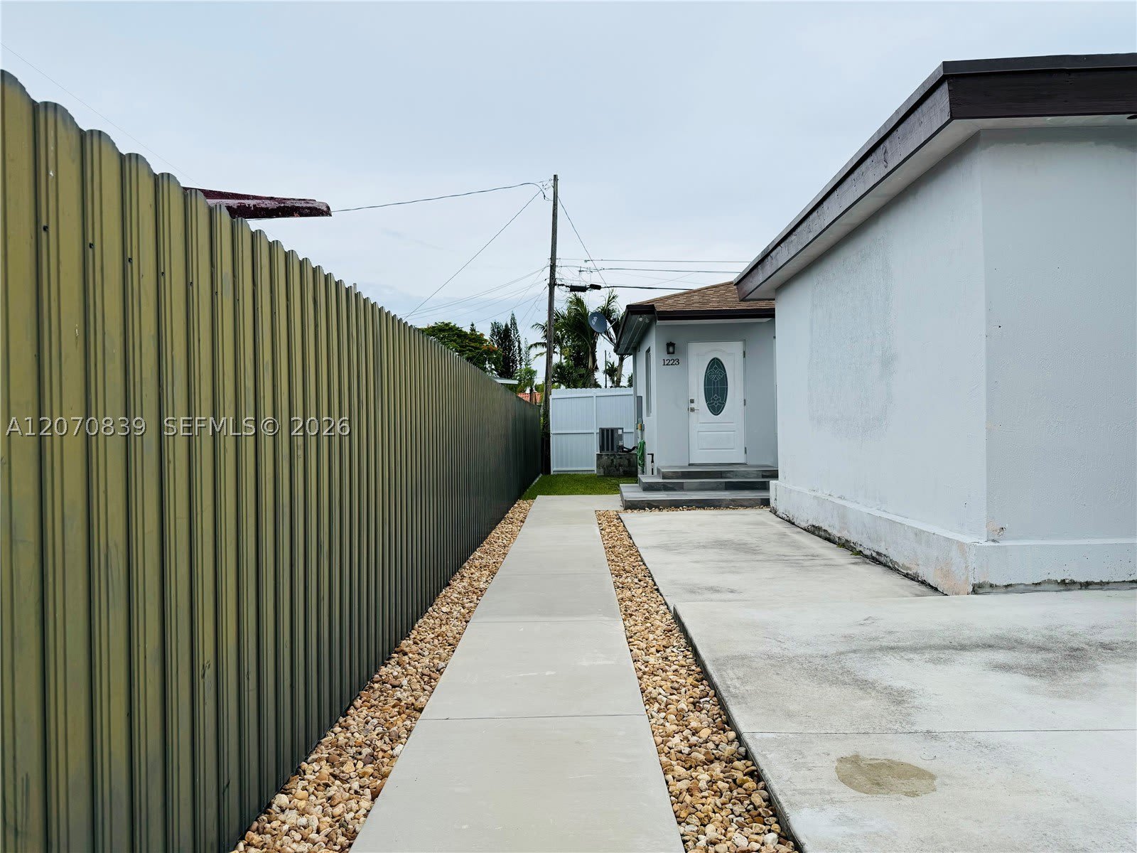 1221 SW 76th Ct – photo 5