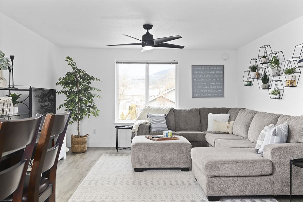 221 Northeast Steiger Street – photo 2