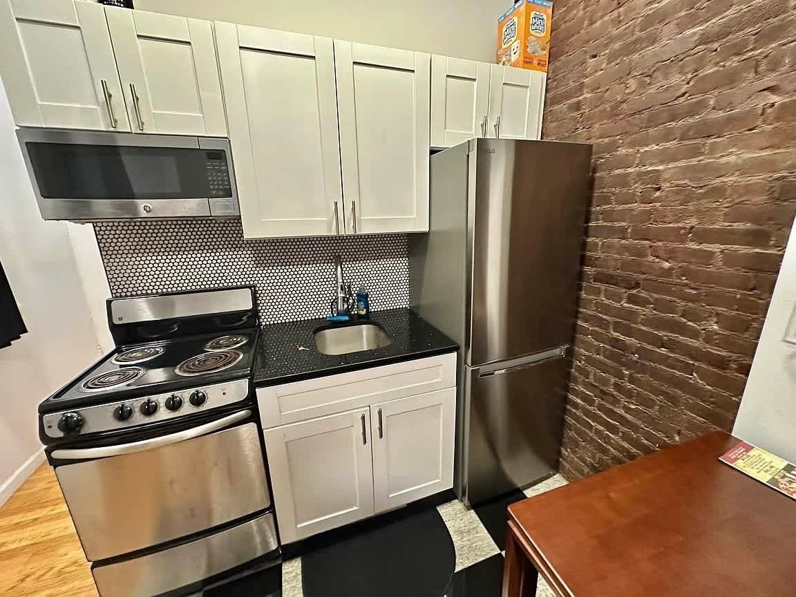 224 E 21st St – photo 1