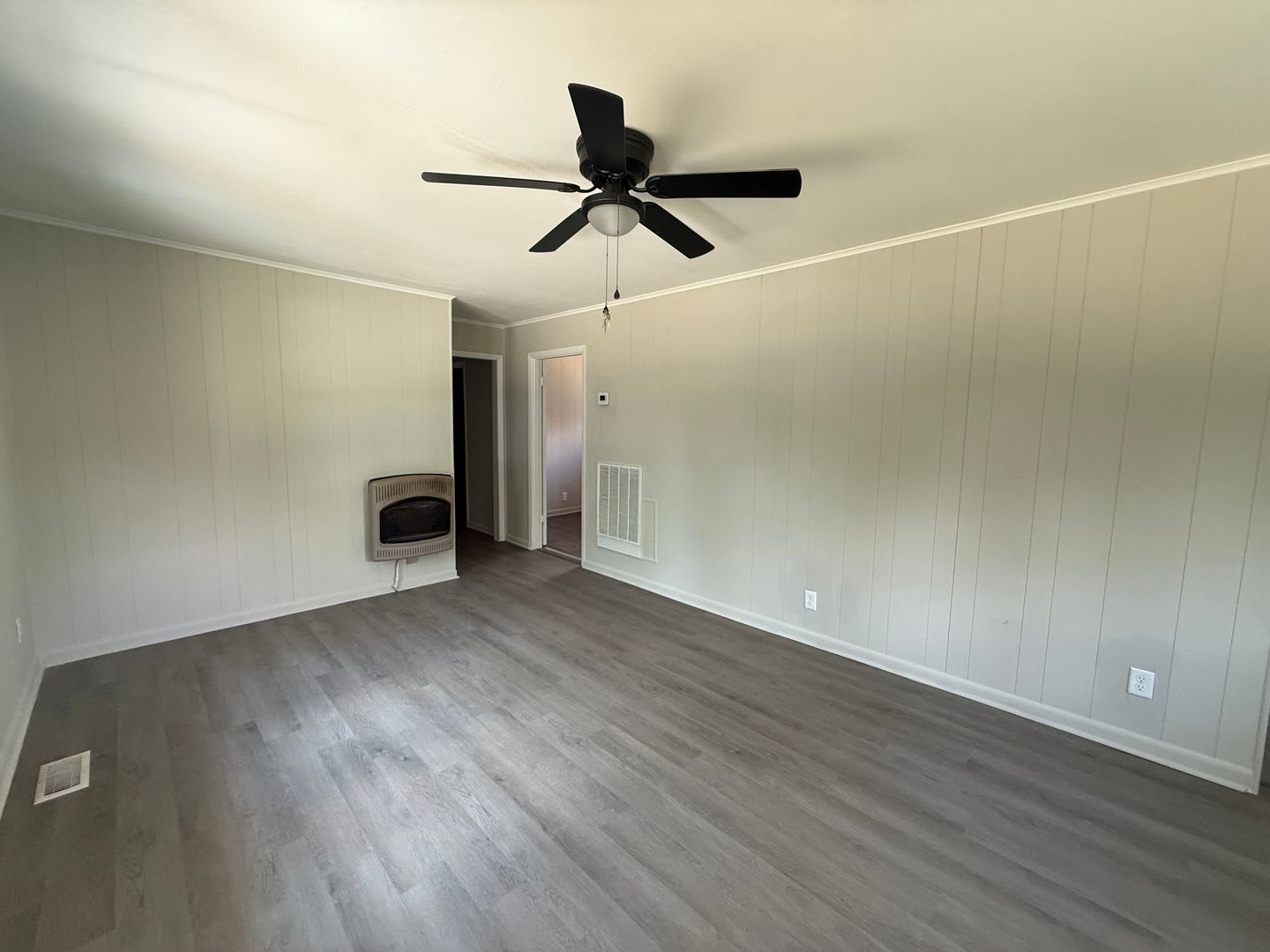 Newly Updated 3 Bedroom Home with Bonus Room in Rossville! – photo 3