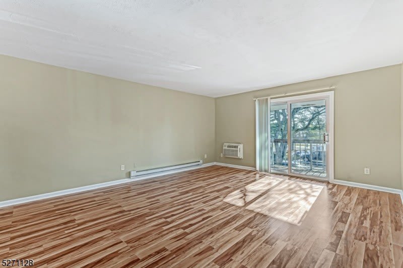 798 Eves Dr – photo 4