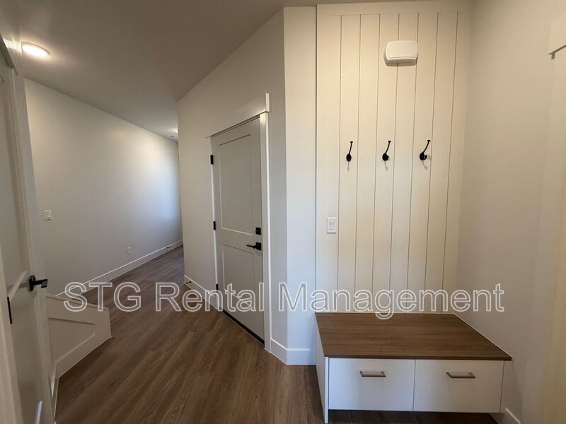 614 E Hemsworth Ln – photo 4