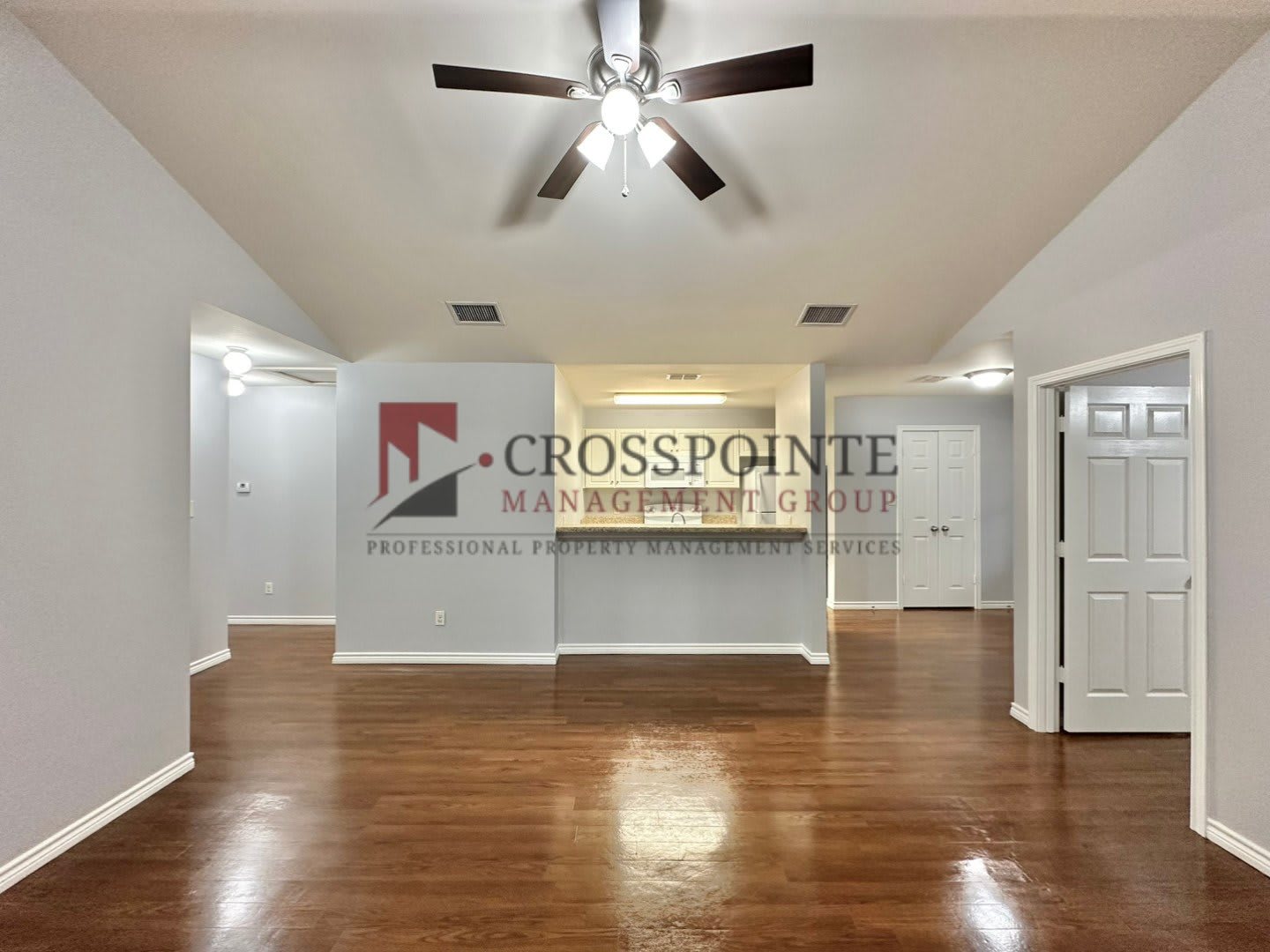 3 Bedroom 2 Bath Duplex at Mansion Creek in Tyler! 1/2 OFF your first full month’s rent! – photo 5