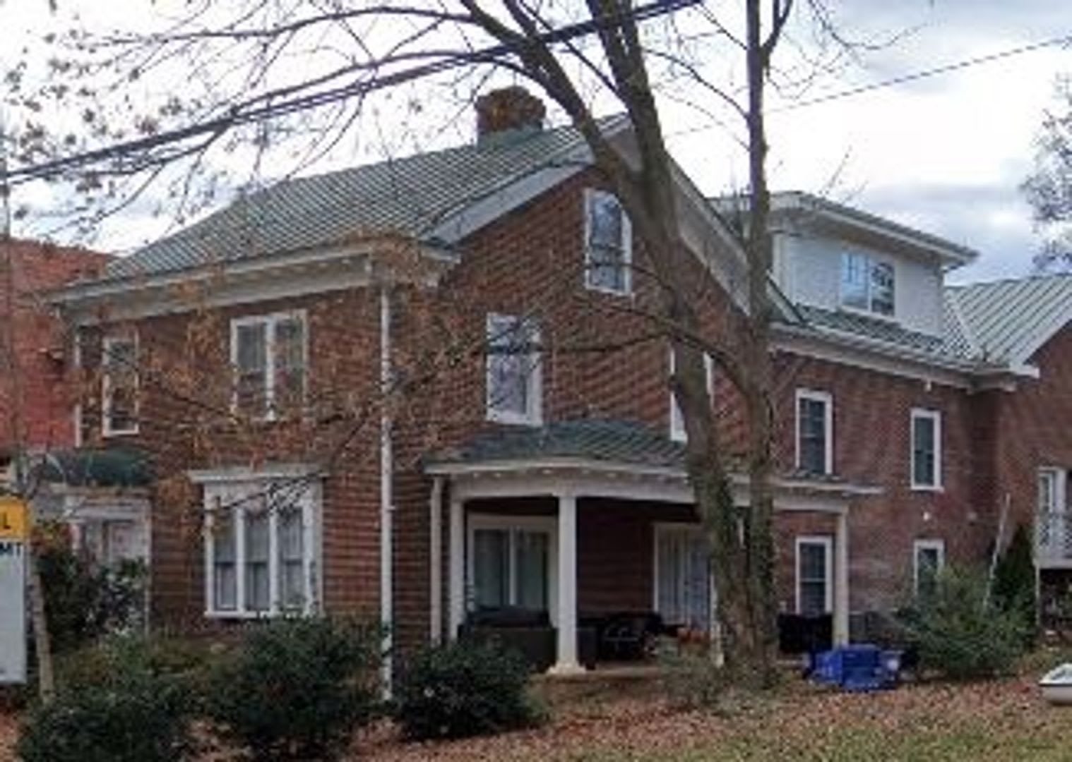 2027-2028 Leasing Year Heart of 14th ST / 3 bedroom 2 Bath 515 14th St NW Apt B – photo 1