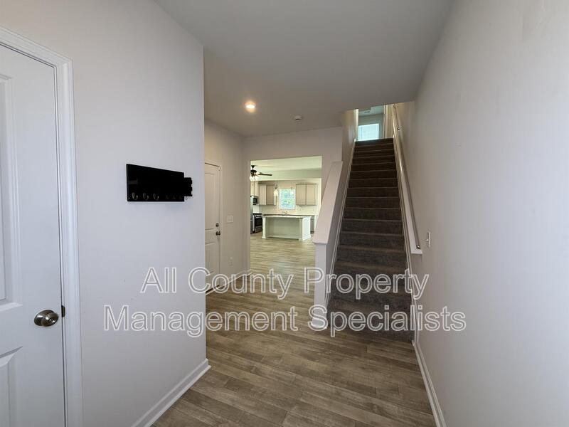 1049 Crescent Moon Loop – photo 2