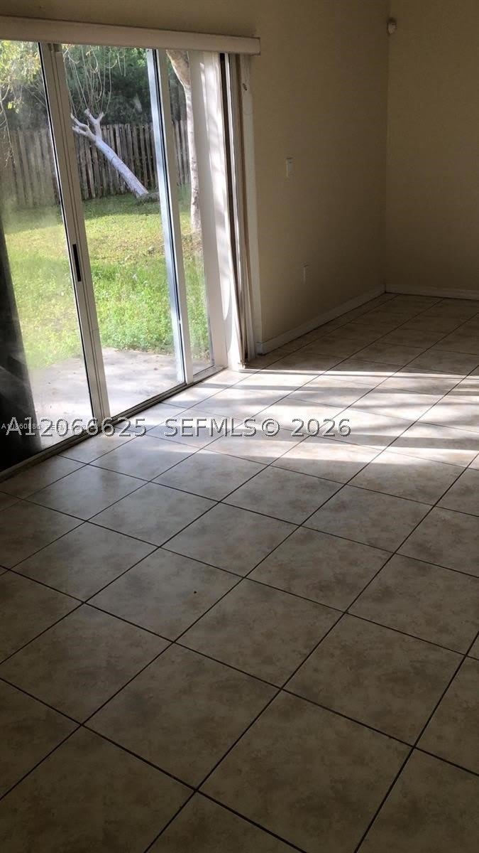 661 SW 10th st – photo 3