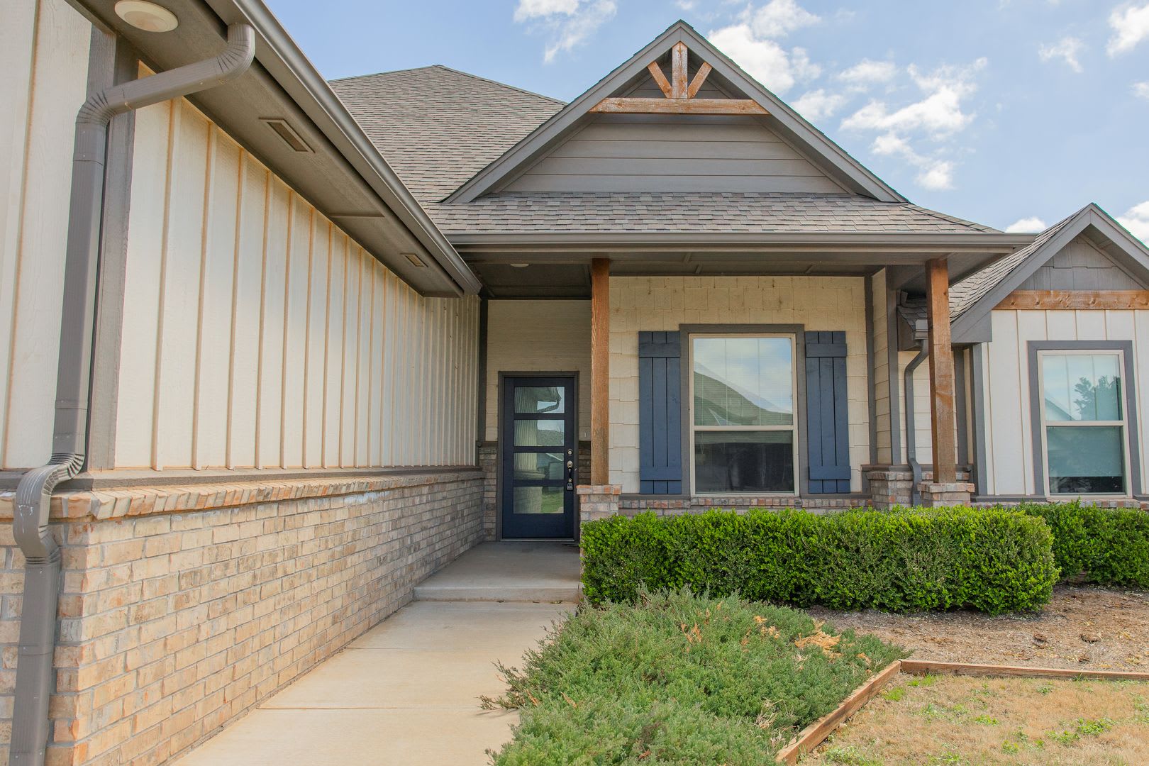 BEAUTIFUL 5 BED HOME FOR LEASE – photo 2