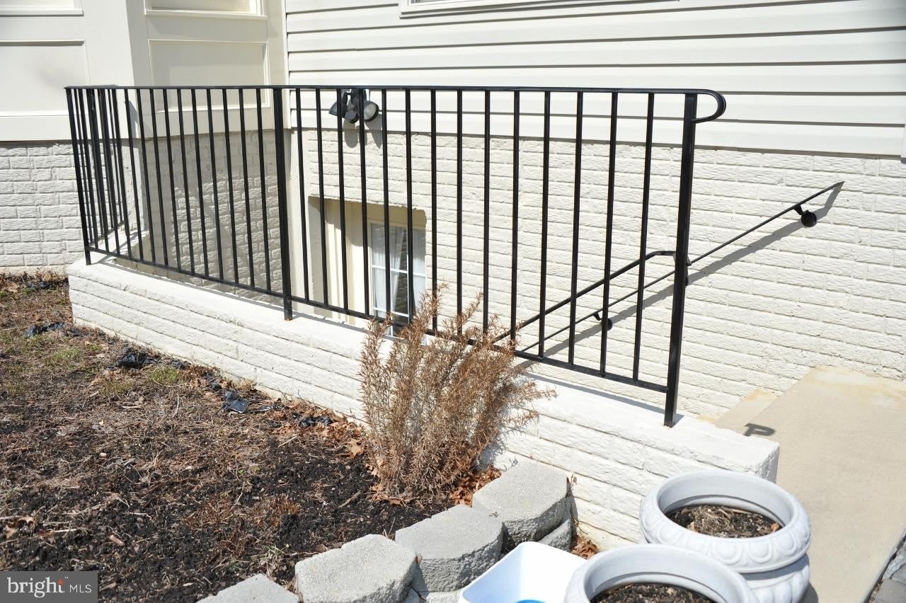 7582 VENTURE DR – photo 3