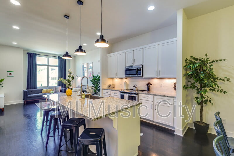1027 Wedgewood Ave – photo 5