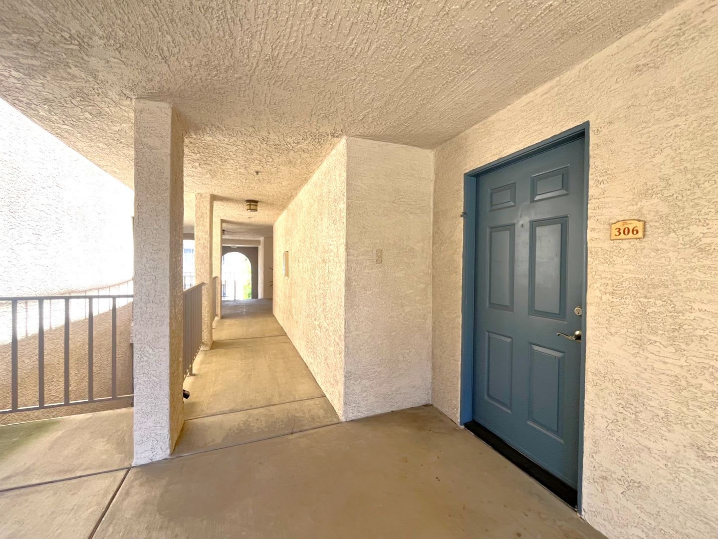 1BR Condo with Private Balcony, Central A/C & Community Amenities in Corona – photo 5