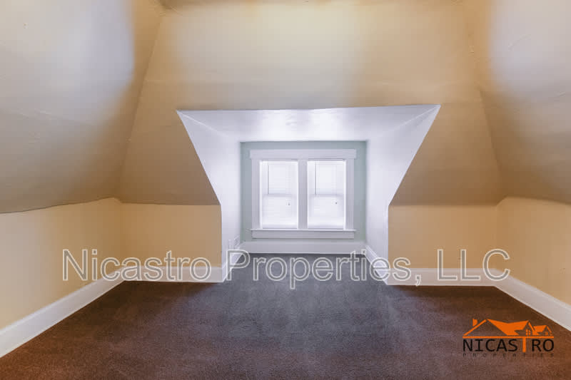 363 E 12th Avenue – photo 4