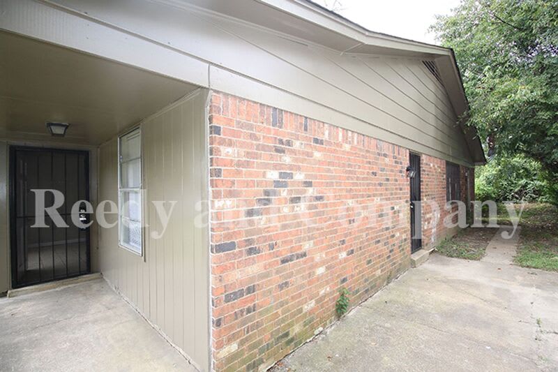 3385 Barbwood Dr – photo 2