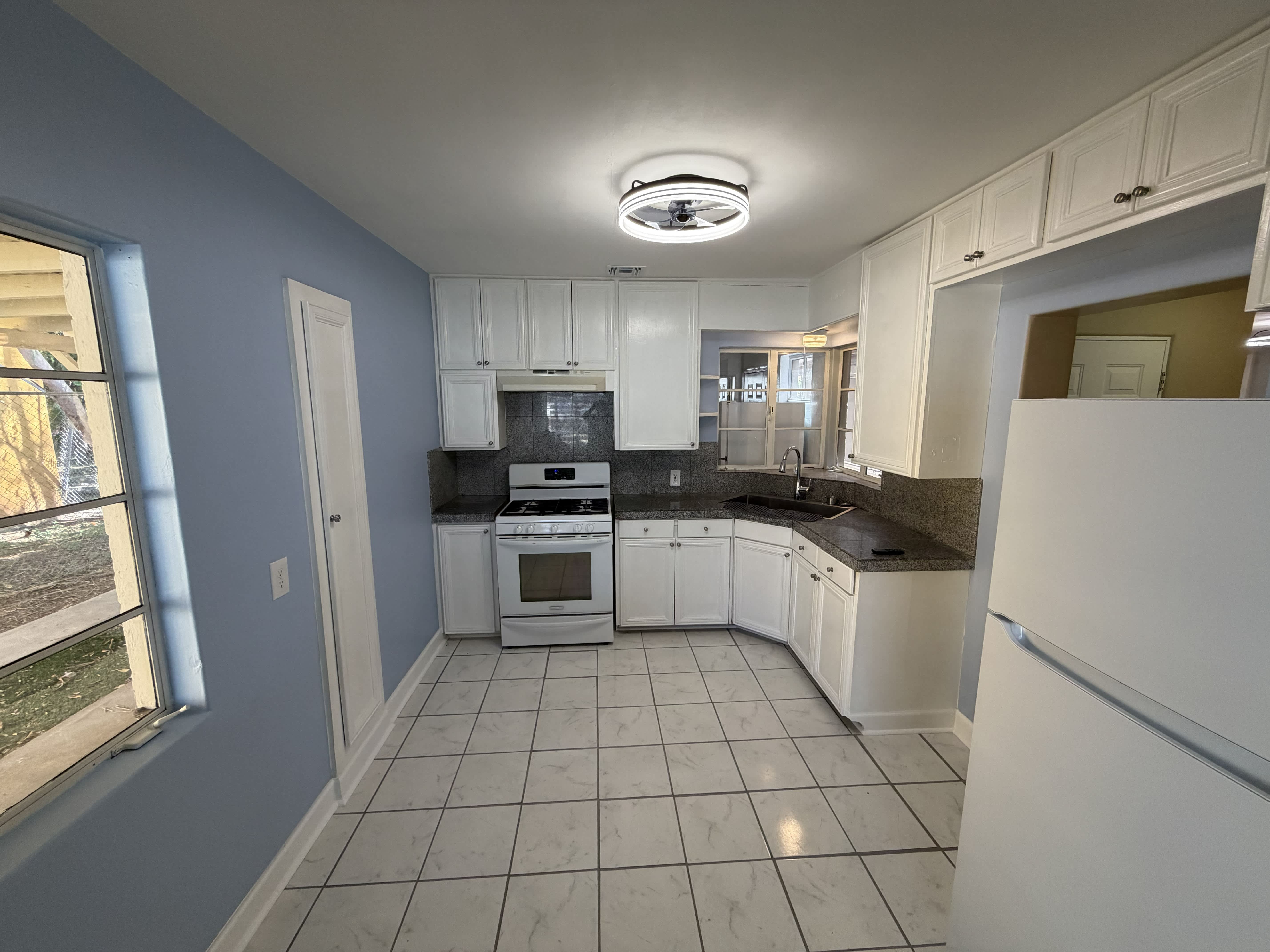 537 West Mariposa Street – photo 2