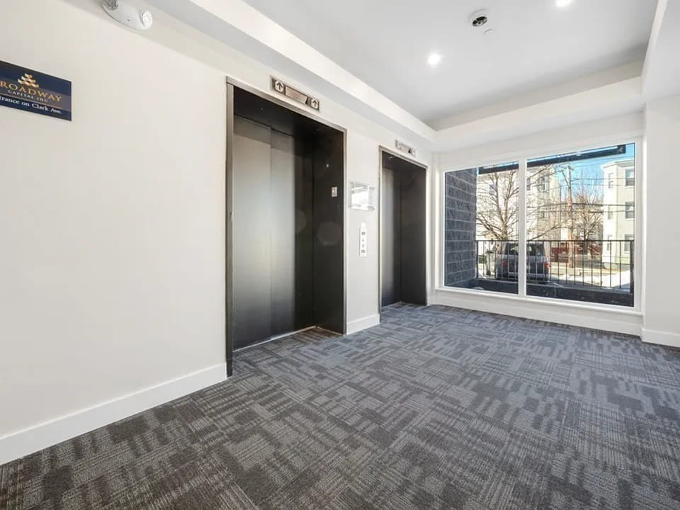 932 Broadway – photo 4