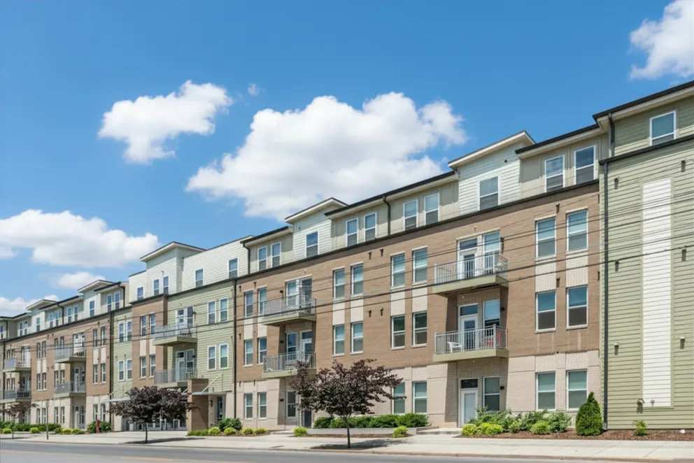 715 Woodland Apartments – photo 1