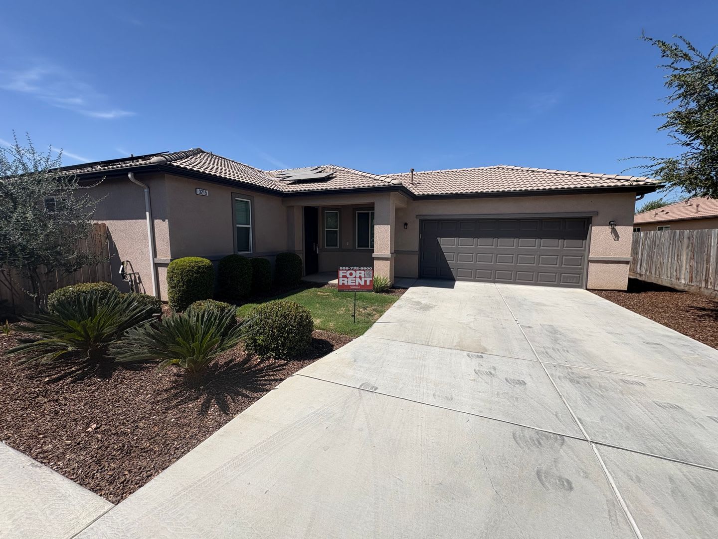 Beautiful home in a gated community Rent Ready! – photo 1