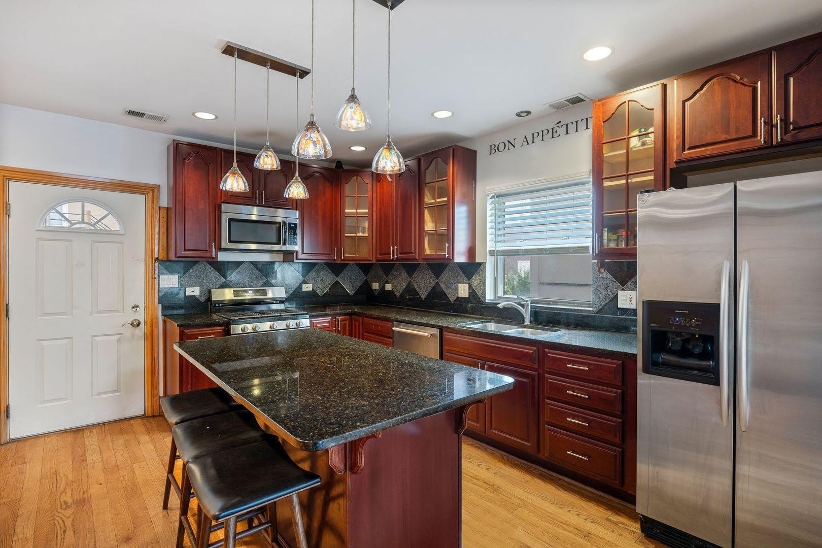 1638 W Blackhawk Street – photo 5