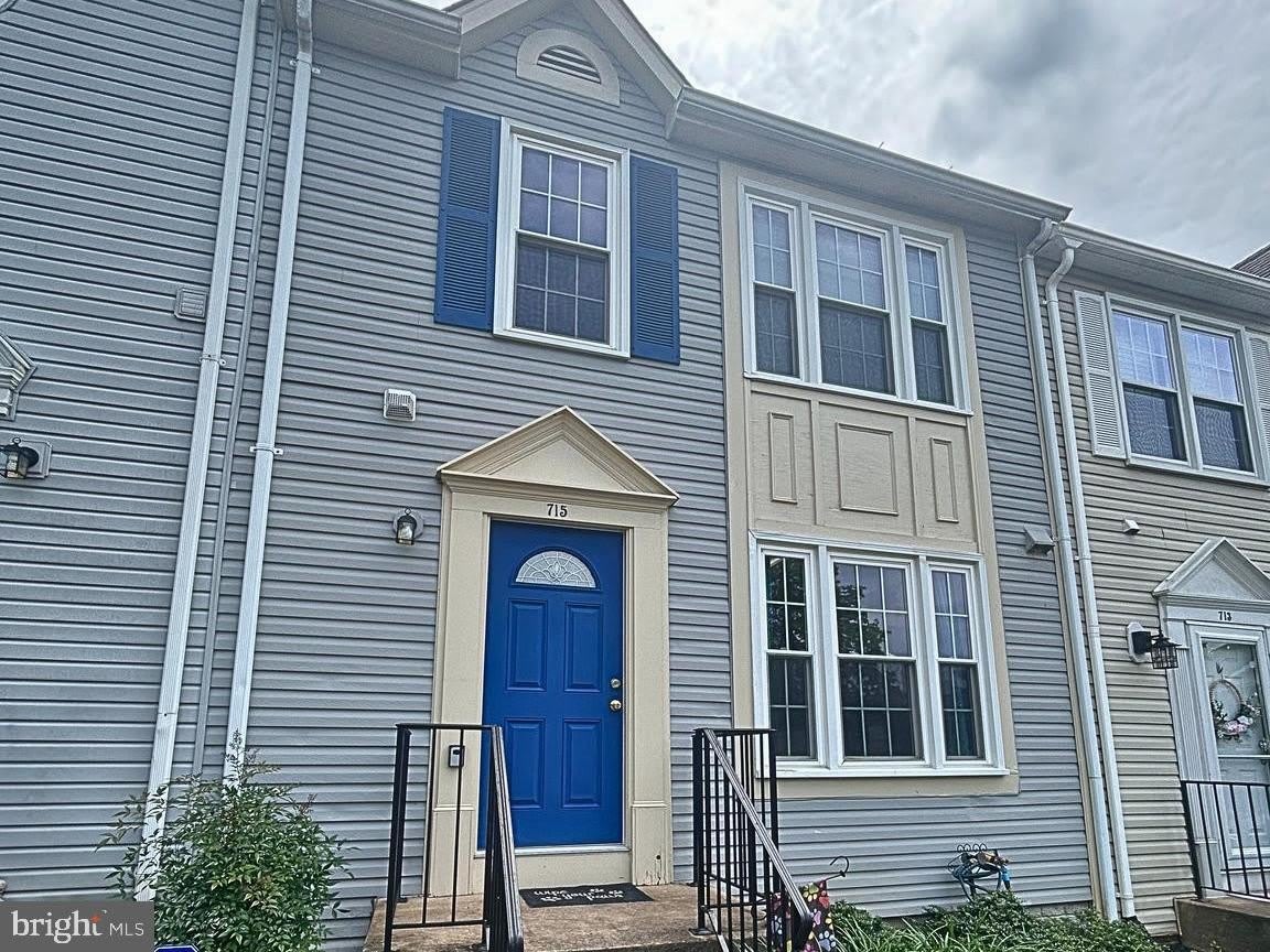 715 ACORN Court – photo 1