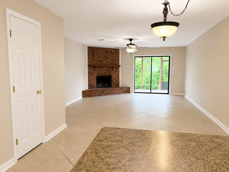 3207 Shamrock Street East – photo 2