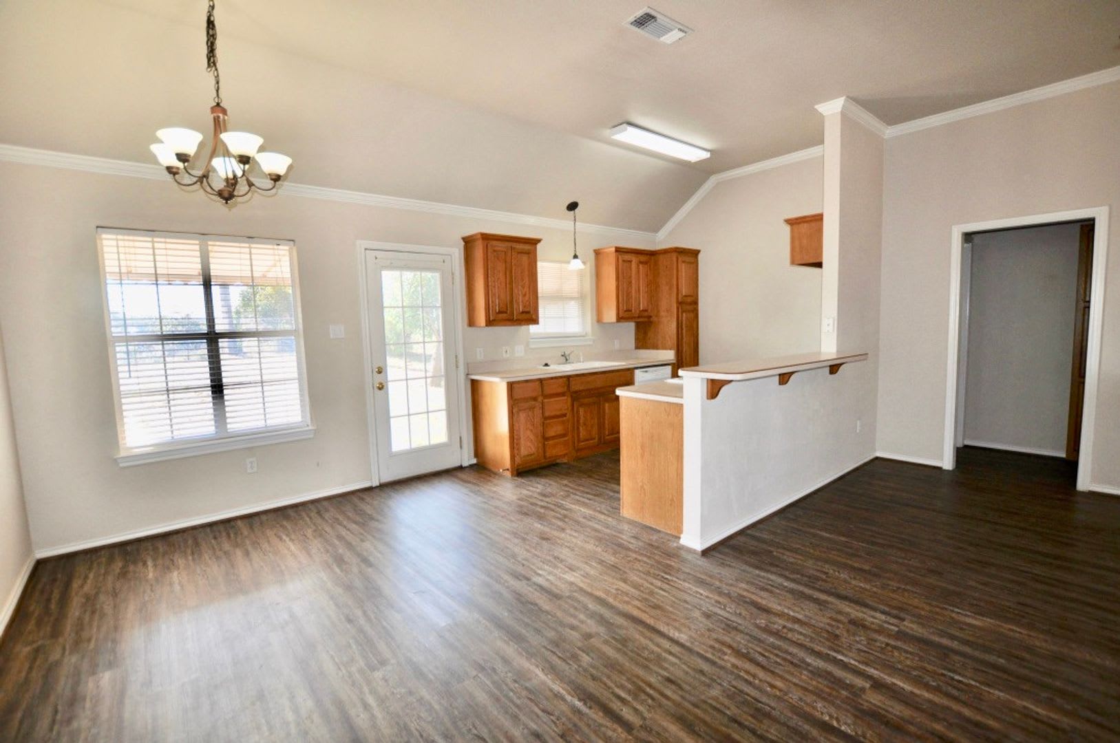 For Lease Nice 3 Br 2 Ba 2 Car Garage Brick Home In Chimney Rock Estates Great Location Quiet Neighborhood Located At The End Of The Street – photo 4